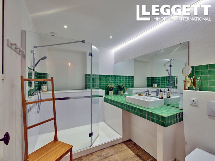 Image No.10-6 Bed House for sale
