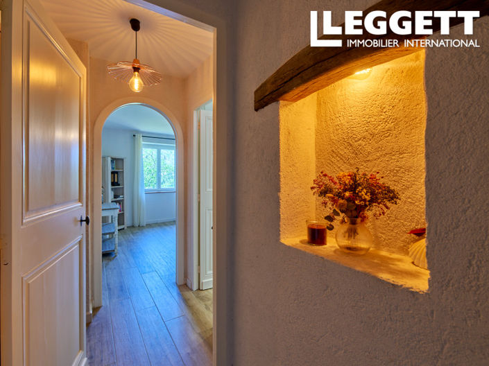 Image No.8-6 Bed House for sale