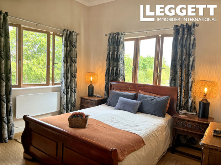 Image No.6-4 Bed House for sale