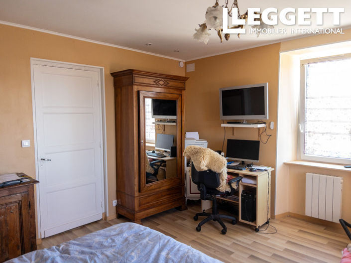 Image No.6-2 Bed House for sale