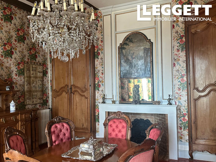 Image No.2-4 Bed Chateaux for sale