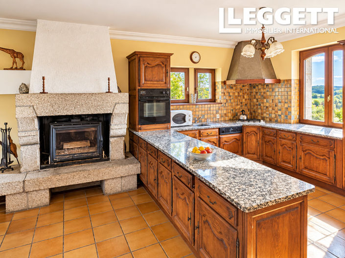 Image No.8-5 Bed House for sale