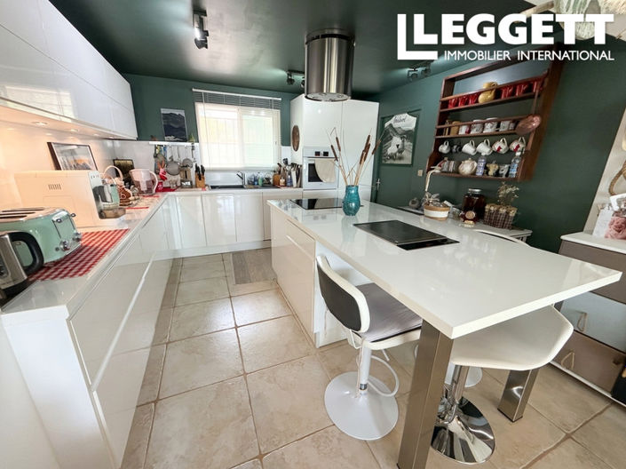 Image No.6-4 Bed House for sale