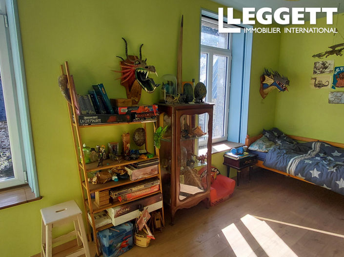 Image No.8-6 Bed House for sale