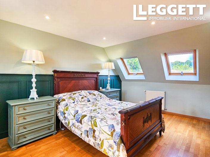 Image No.7-6 Bed House for sale