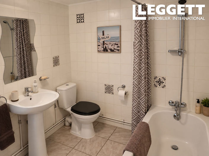 Image No.8-5 Bed House for sale