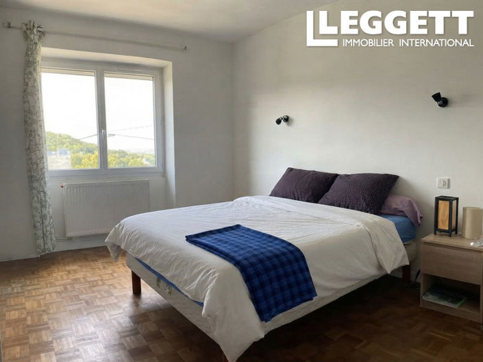 Image No.6-4 Bed House for sale