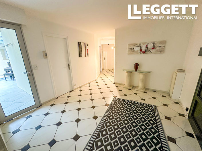 Image No.6-4 Bed House for sale
