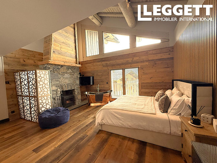 Image No.3-8 Bed House for sale