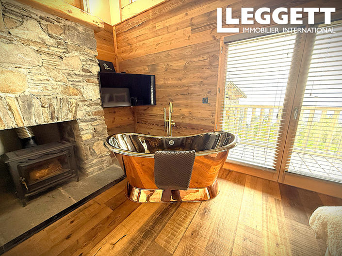 Image No.4-8 Bed House for sale