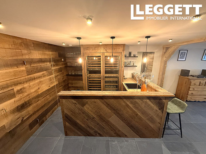 Image No.5-8 Bed House for sale