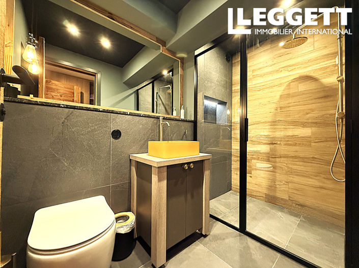 Image No.7-8 Bed House for sale