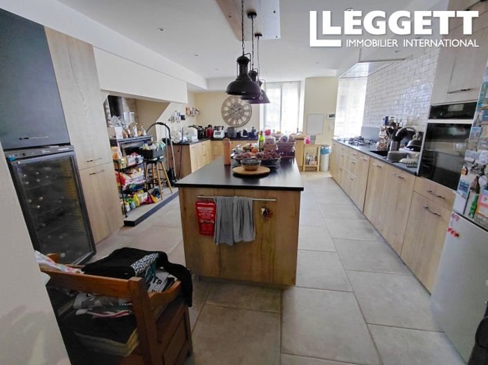 Image No.7-11 Bed House for sale