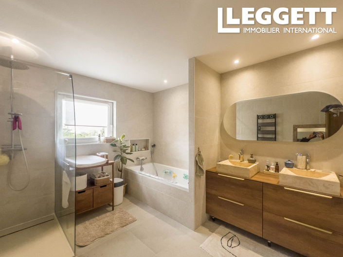 Image No.9-4 Bed House for sale