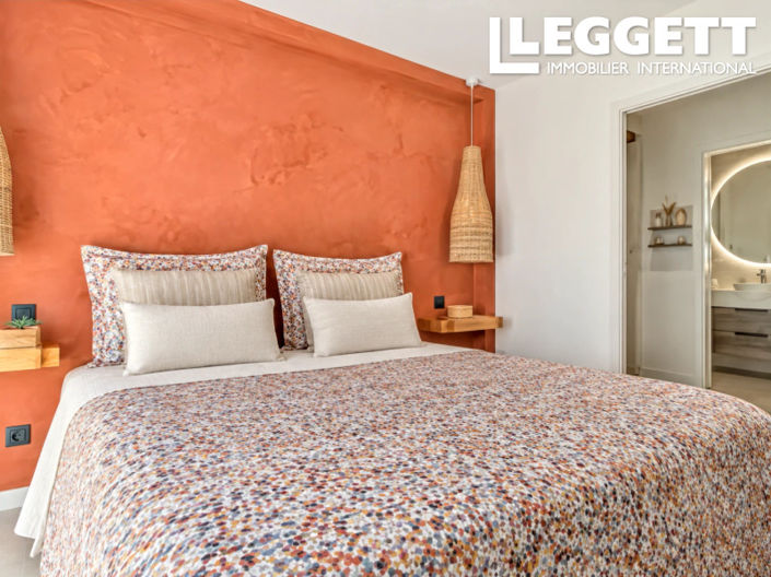Image No.6-4 Bed House for sale