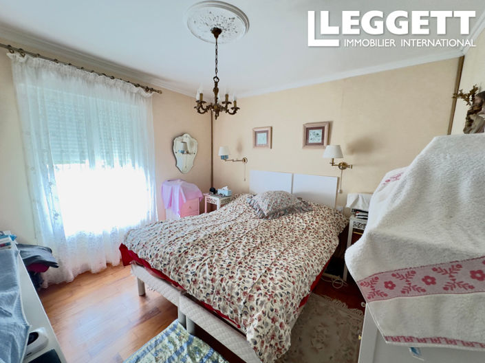 Image No.10-3 Bed House for sale