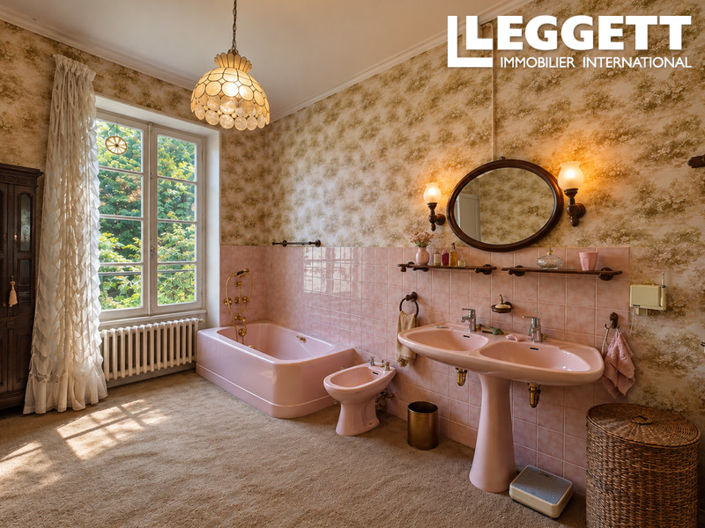Image No.9-6 Bed House for sale