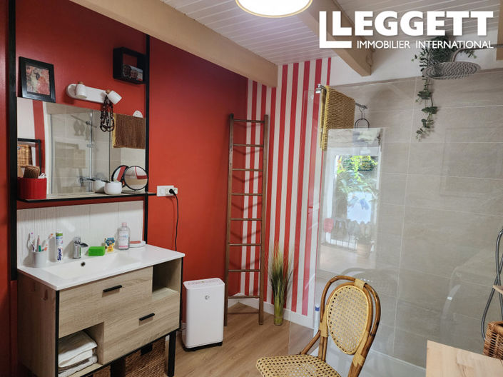 Image No.6-5 Bed House for sale