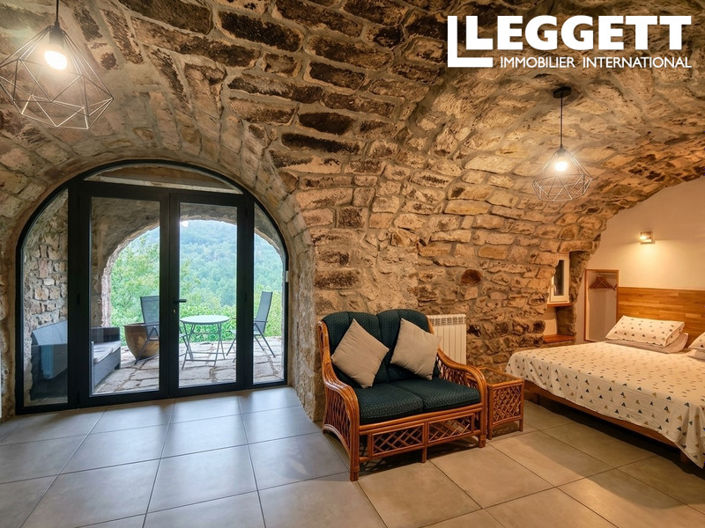 Image No.8-7 Bed House for sale