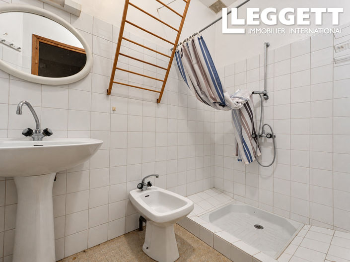 Image No.7-7 Bed House for sale