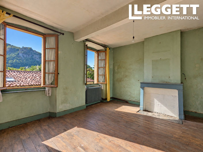 Image No.8-7 Bed House for sale