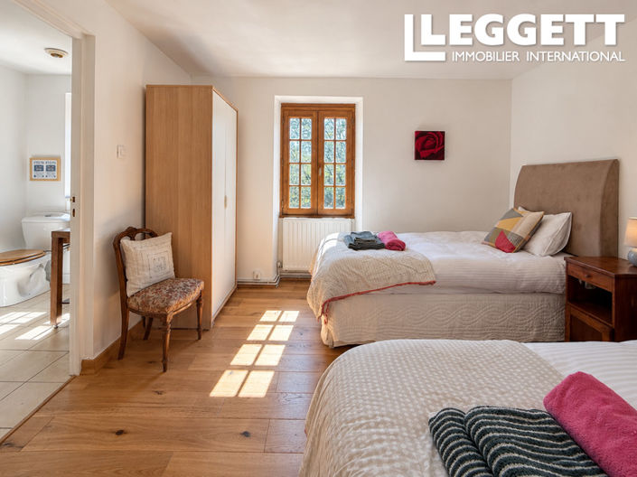 Image No.10-4 Bed House for sale