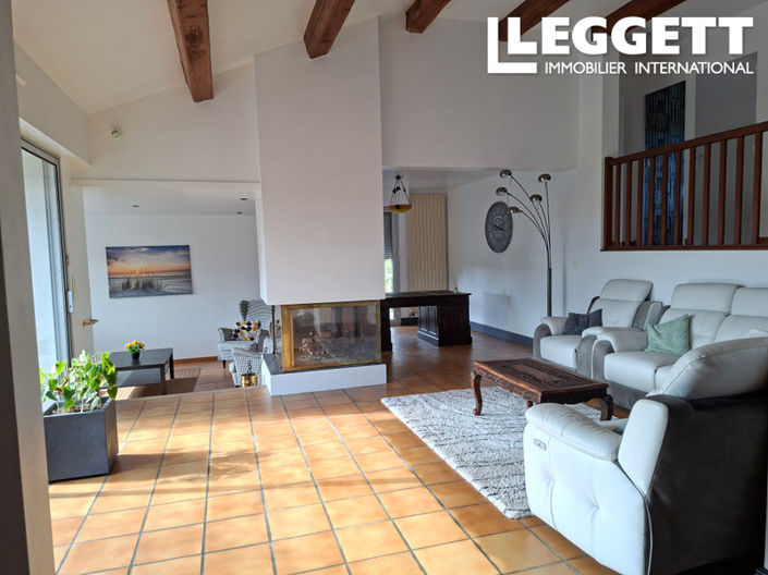 Image No.9-5 Bed House for sale