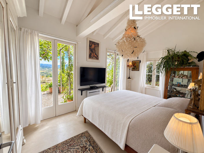 Image No.9-6 Bed House for sale
