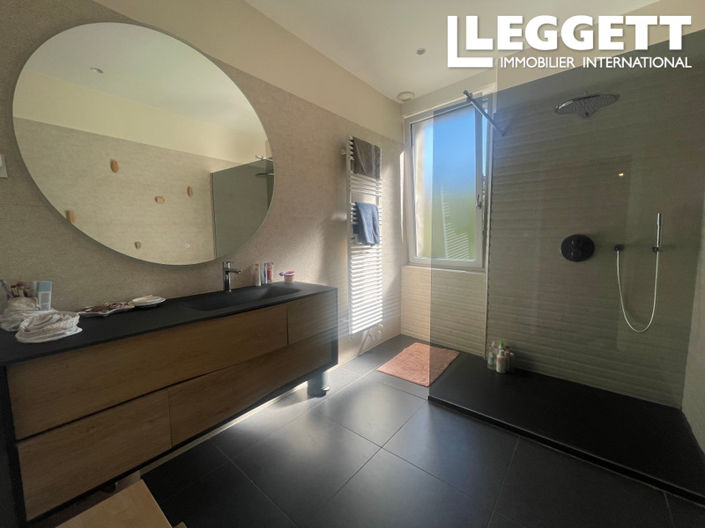 Image No.7-4 Bed House for sale