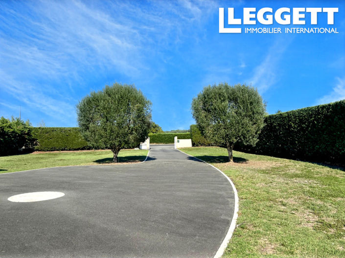 Image No.9-5 Bed House for sale