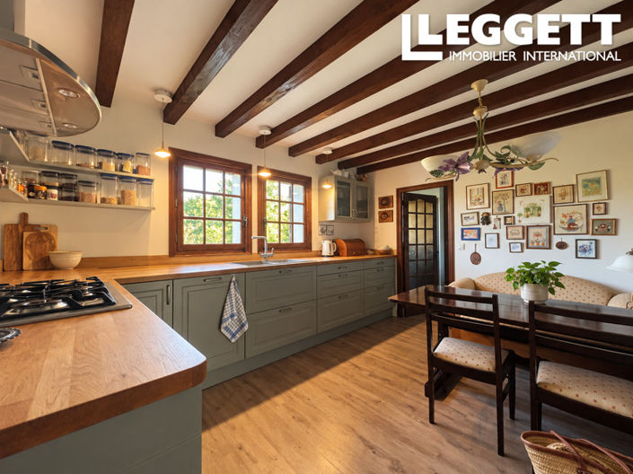 Image No.2-4 Bed House for sale