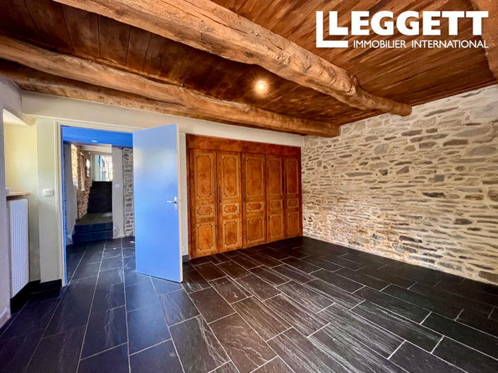 Image No.10-6 Bed House for sale