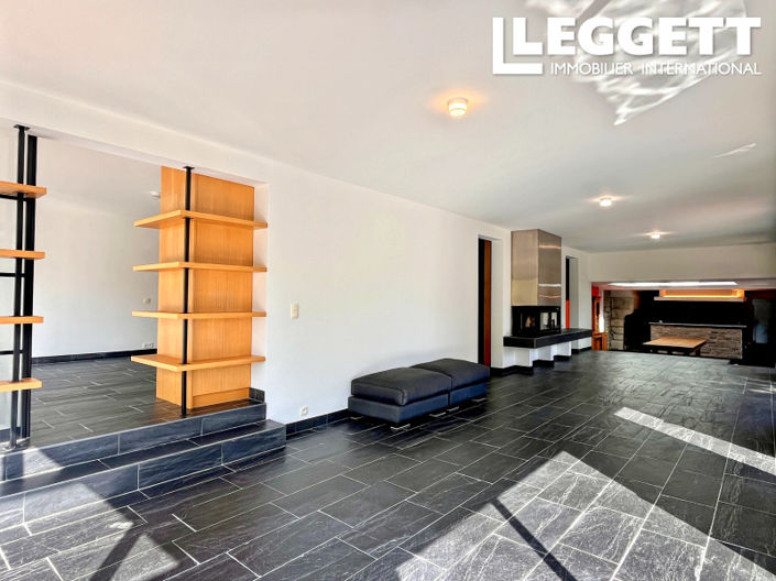 Image No.5-6 Bed House for sale