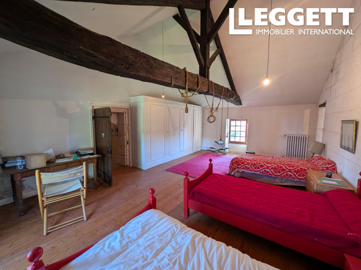 Image No.8-5 Bed House for sale