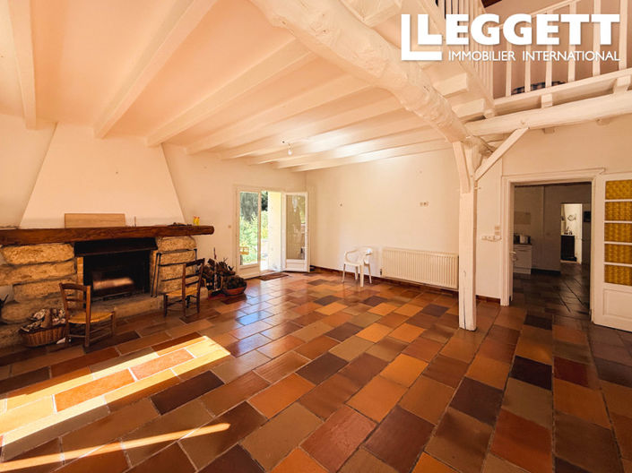 Image No.8-5 Bed House for sale