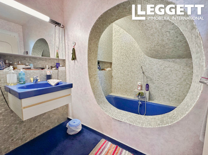 Image No.7-5 Bed House for sale