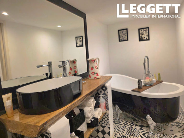 Image No.8-3 Bed House for sale