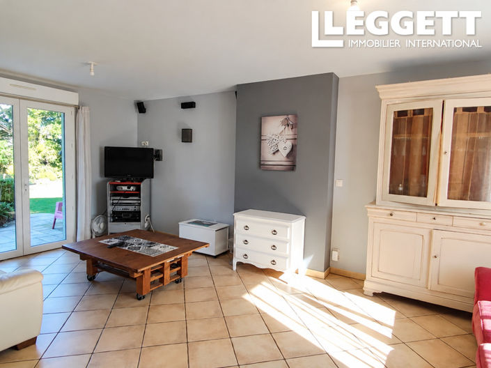 Image No.2-6 Bed House for sale