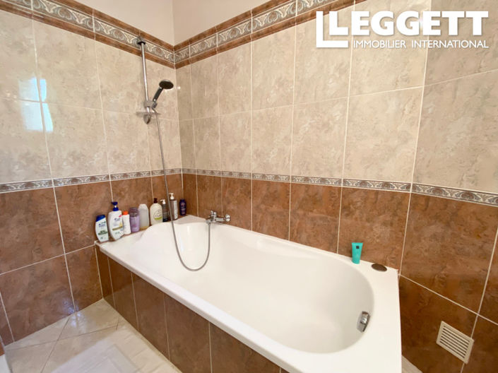 Image No.8-3 Bed House for sale