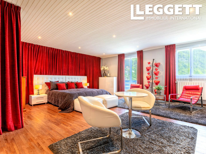 Image No.10-12 Bed House for sale