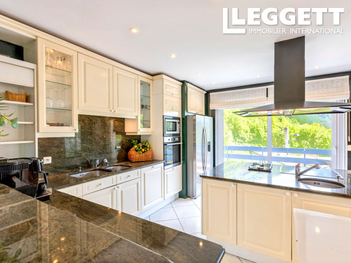 Image No.4-12 Bed House for sale