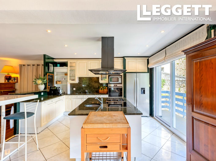 Image No.6-12 Bed House for sale