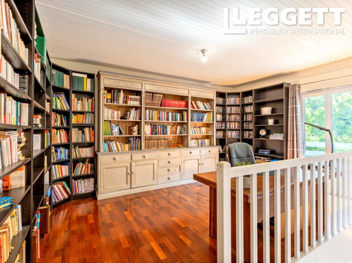Image No.9-12 Bed House for sale