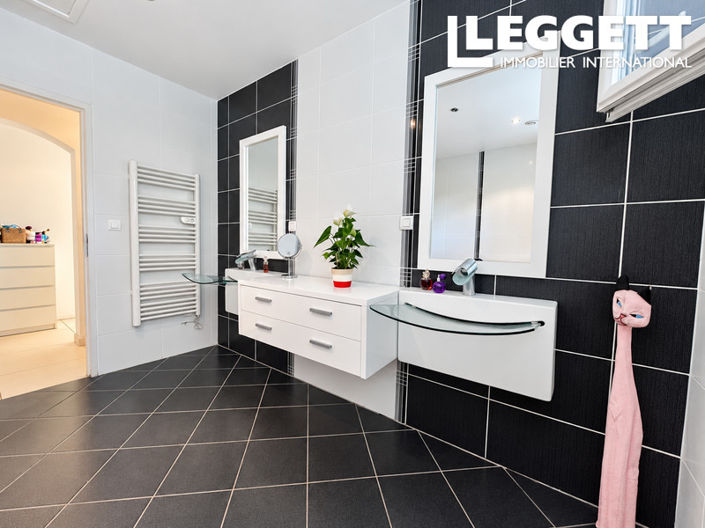 Image No.10-4 Bed House for sale