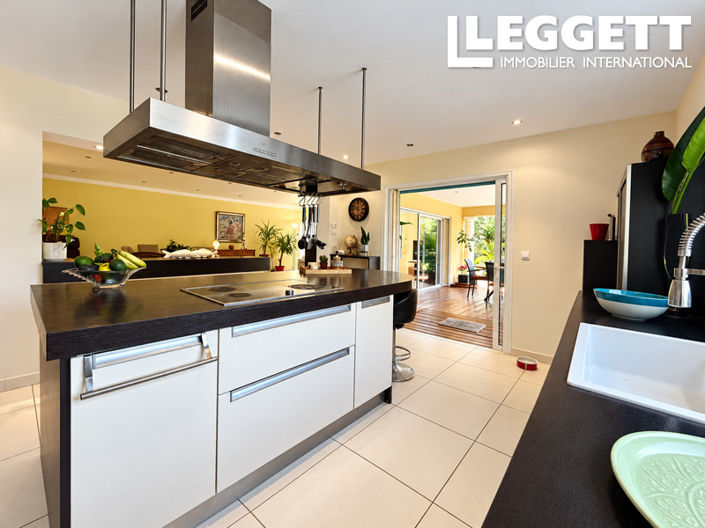 Image No.6-4 Bed House for sale