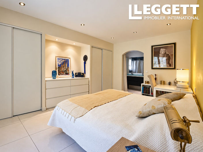 Image No.8-4 Bed House for sale