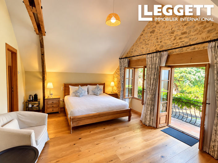 Image No.8-5 Bed House for sale