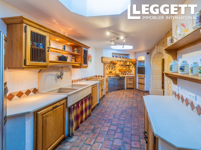 Image No.8-5 Bed House for sale