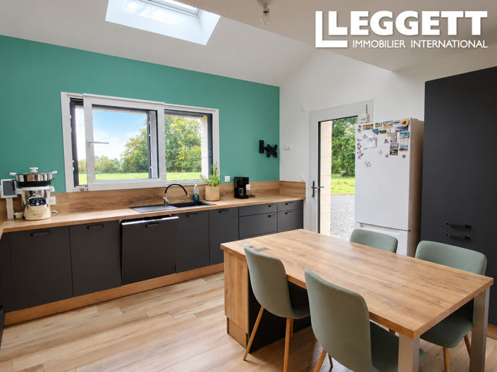 Image No.2-4 Bed House for sale