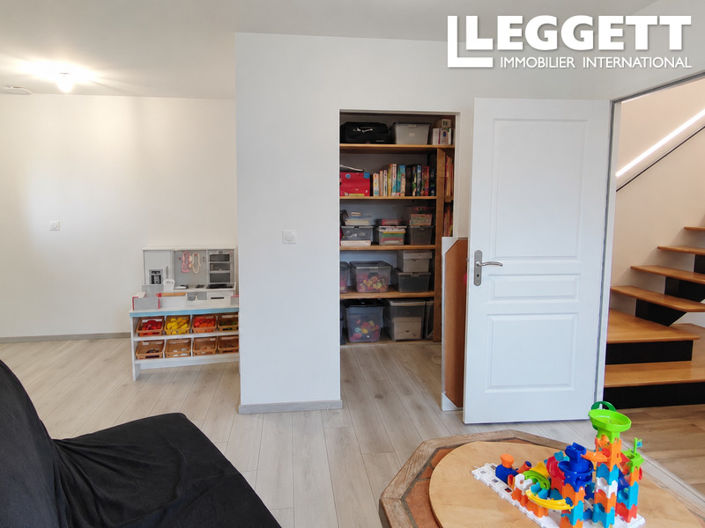 Image No.8-4 Bed House for sale